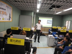 2010-08-07-innoyouth-cybercafe_13