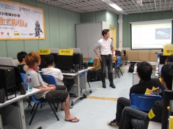 2010-08-07-innoyouth-cybercafe_15