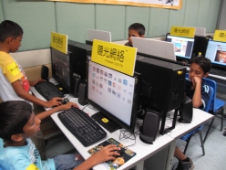 2010-08-07-innoyouth-cybercafe_28