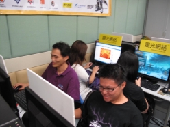 2010-08-07-innoyouth-cybercafe_35